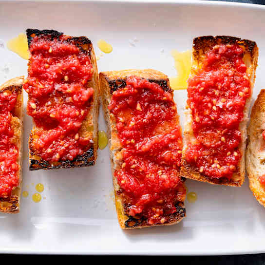 Pa Amb Tomàquet (Catalan Tomato Bread)